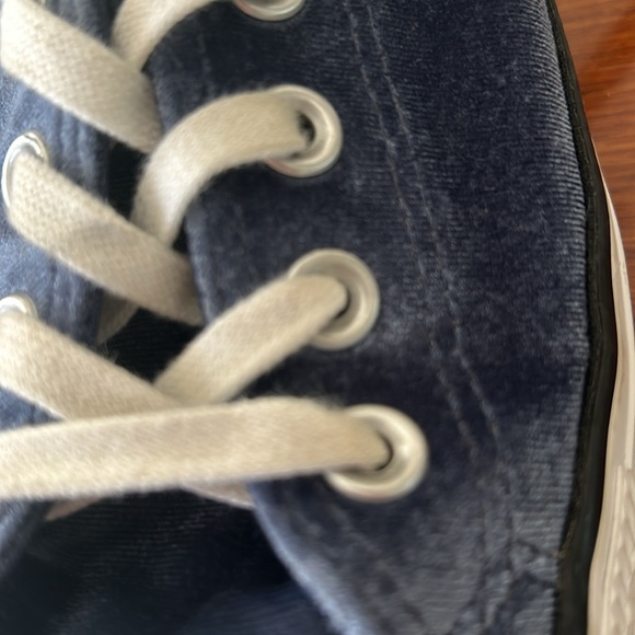 Women's Converse Blue Velvet Low Top Sneakers Size 7.5 - Picture 9 of 11